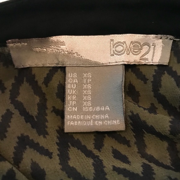 Forever 21 sleeveless blouse - Picture 7 of 7